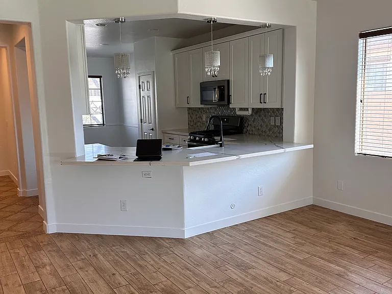 2331 W Branham Ln — Photo 6