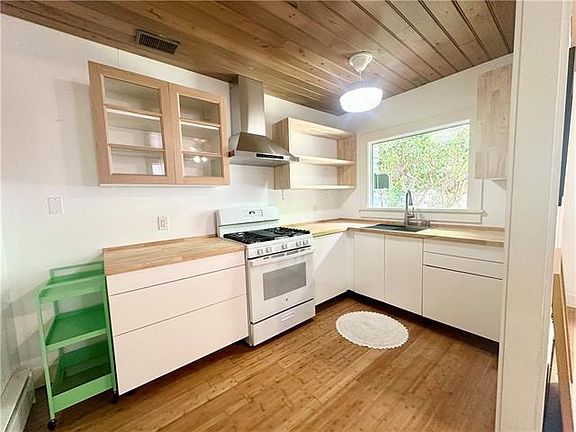 4th image of 317 N Bernadotte St