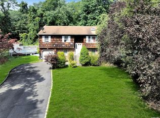 72 Giant Oak Rd, Ridge, NY 11961