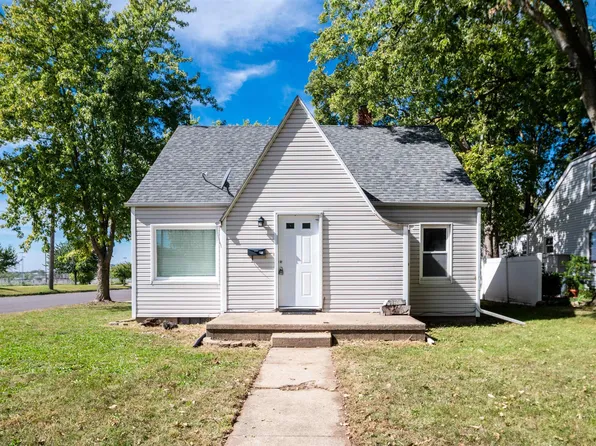 1533 Bacon St, Pekin, IL 61554
