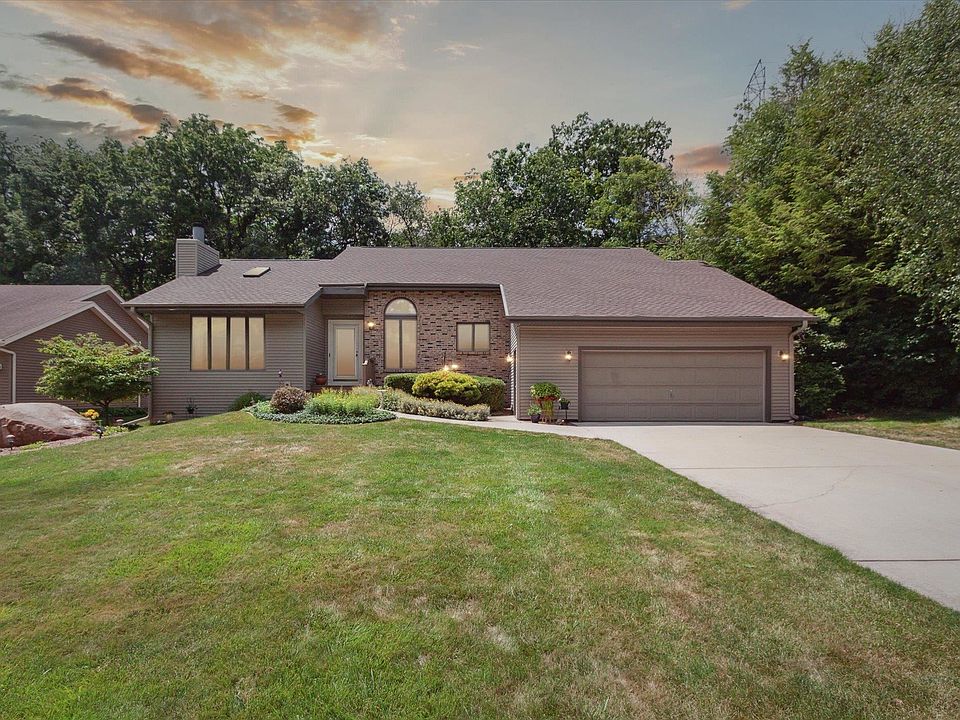 1st image of 1807 Royal Oaks Dr