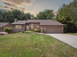 1807 Royal Oaks Dr, Janesville, WI 53548