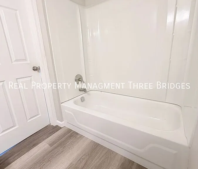 9024 Forest Ave — Photo 15