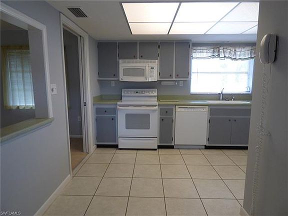4th image of 5584 Hamlet Ln