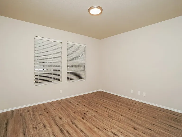 120 Bay Willow — Photo 13