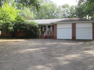 111 N 5th St, Paris, AR 72855