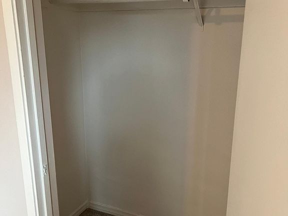 5th image of 738 Fairfax Ln
