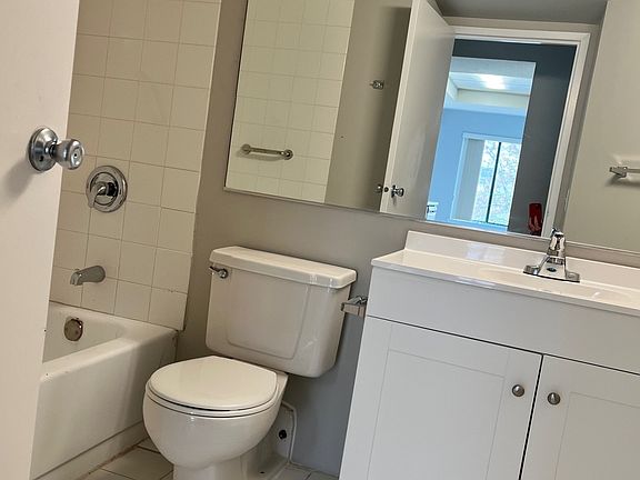 3rd image of 195 Wellington Ct APT 3G