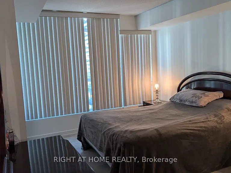 15 Singer Ct #916 — Photo 2