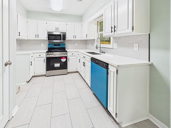 4th image of 264 Lee Road 885 Rd
