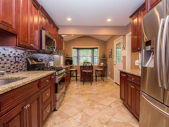 4th image of 3 Wedgewood Ct