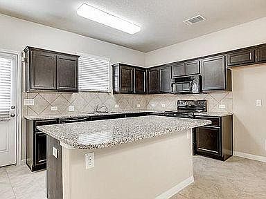 3rd image of 316 Crater Lake Dr