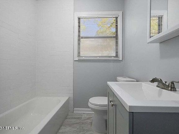 4th image of 3518 Pinecrest St