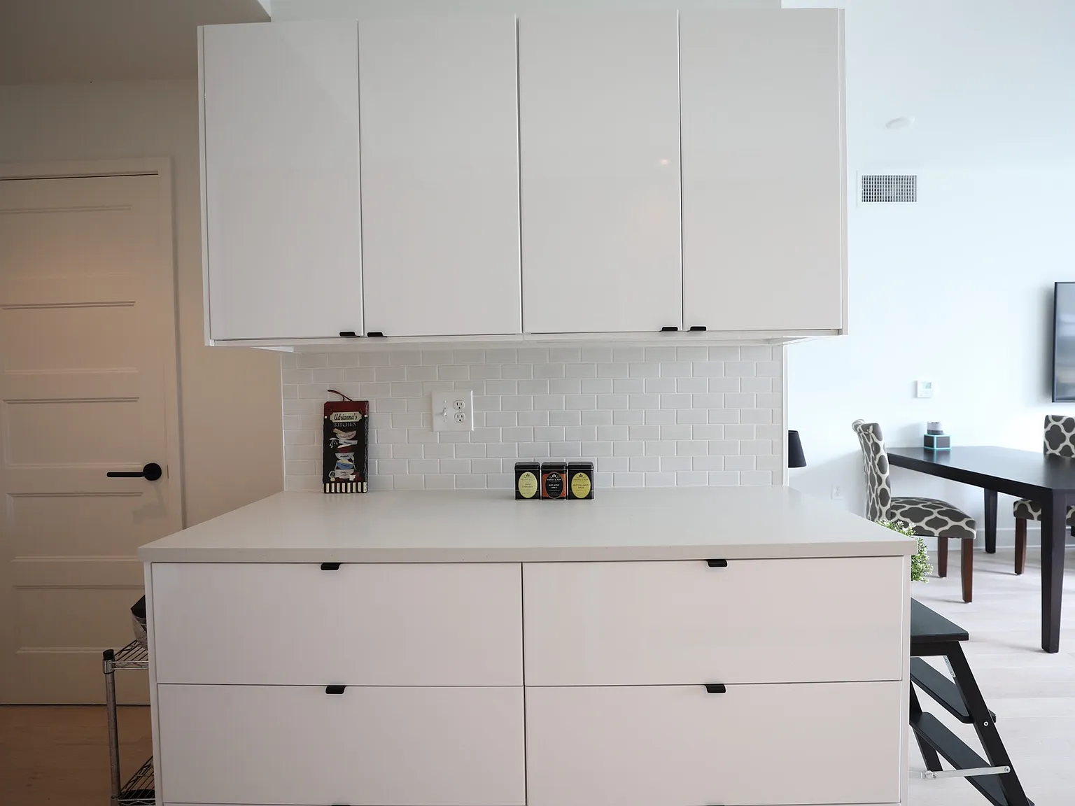1 bed, 1.5 bath, 911 sqft, $5,150 — Photo 4