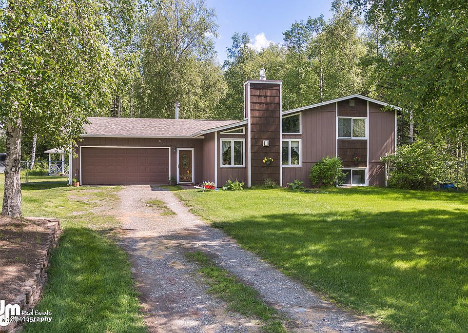 1st image of 955 W Sarahs Way