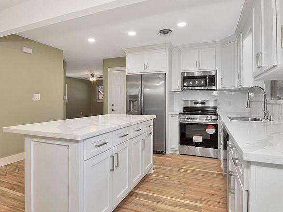 2nd image of 1105 West Dr