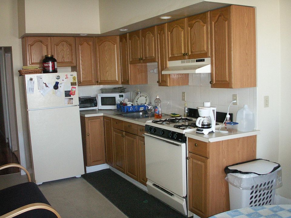2nd image of 64 Ferry St APT 4