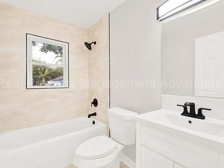 1513 E Meyers Ave — Photo 8