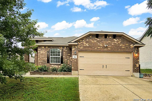 3 bed, 2.0 bath, 1971 sqft, $2,300 — Photo 2