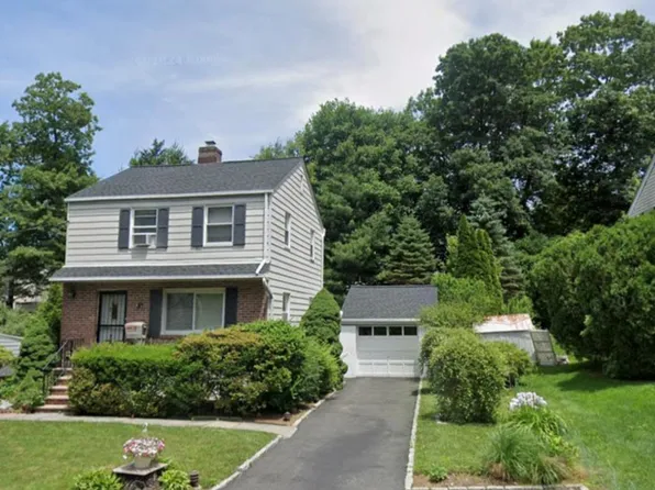 30 Greenvale Circle, White Plains, NY 10607