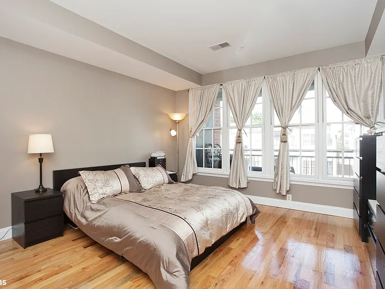 402 9th St #3L — Photo 15