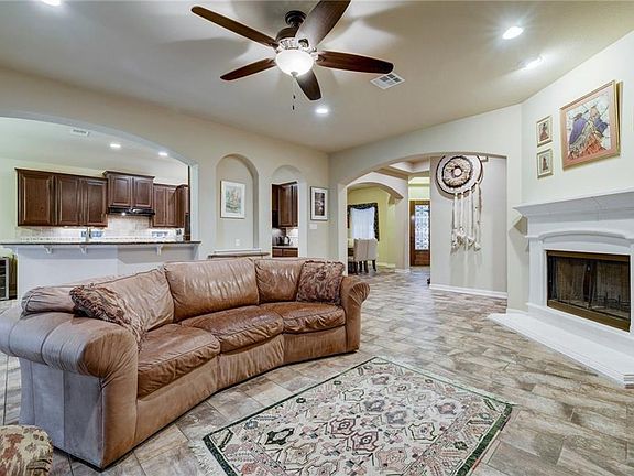 5th image of 703 Canyon Springs Dr