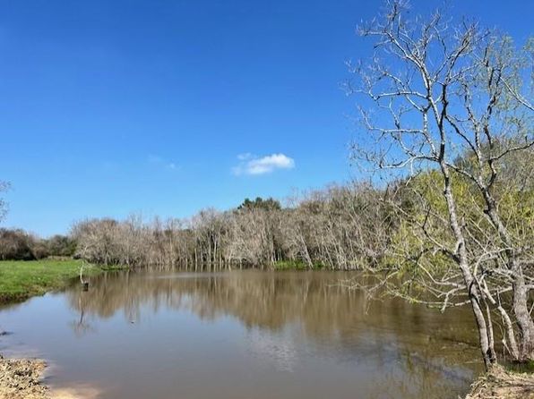 1 Blezinger Rd, New Ulm, TX 78950