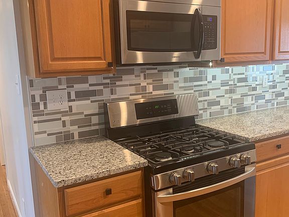 Brand new gas range with overhead microwave