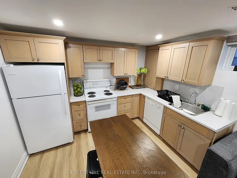 118 Charlotte St — Photo 3