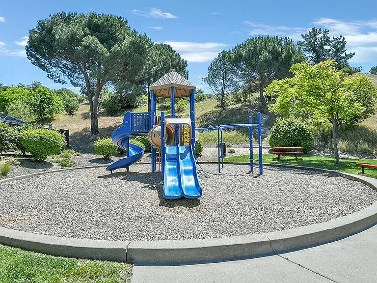 2200 Forsythia Way — Photo 28