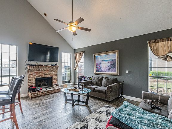 3rd image of 6601 Classen Trl