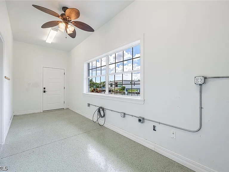 4930 Edith Esplanade Cpe — Photo 39
