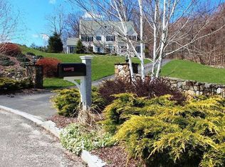 15 Mariana Farms Dr, Danbury, CT 06811