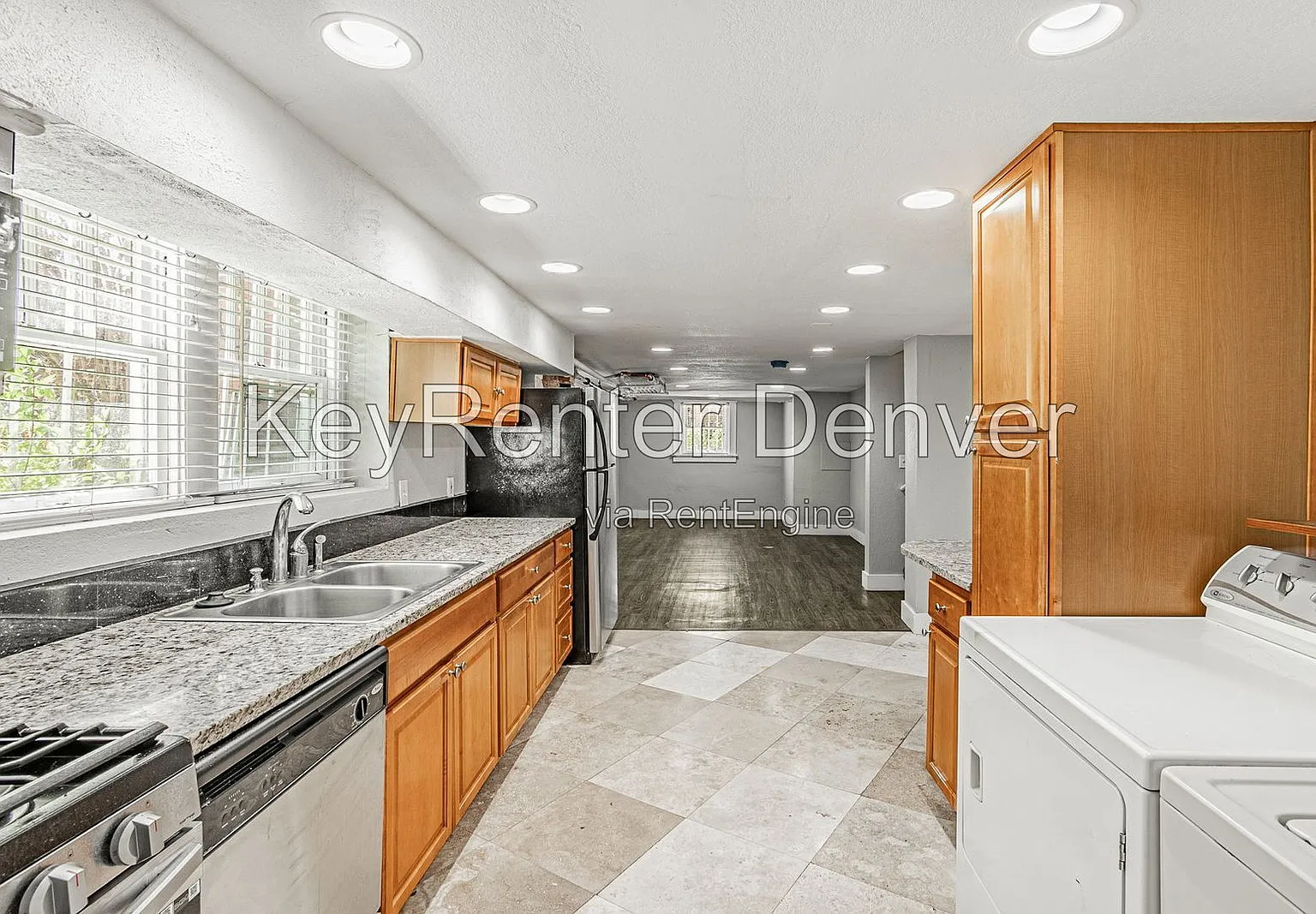 2 bed, 2.0 bath, 1350 sqft, $2,075 — Photo 1