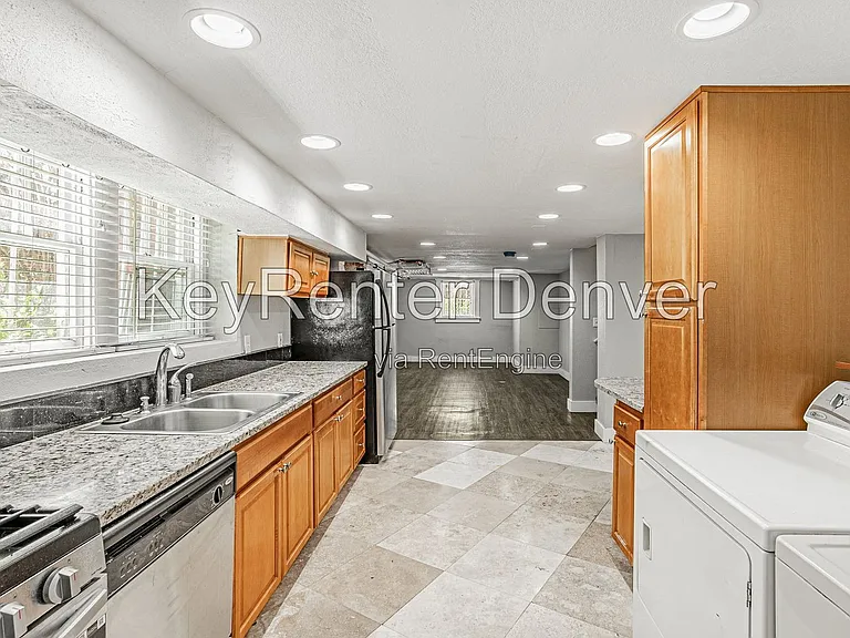 945 N Washington St #100 — Photo 1