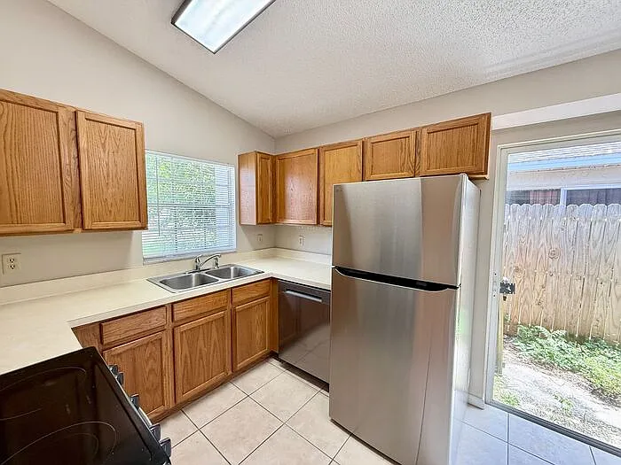 2452 E Illiana St — Photo 8