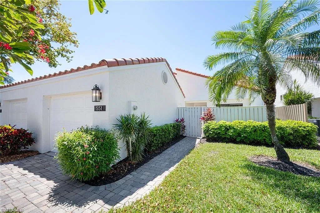 2 bed, 2.0 bath, 1359 sqft, $8,450 — Photo 2
