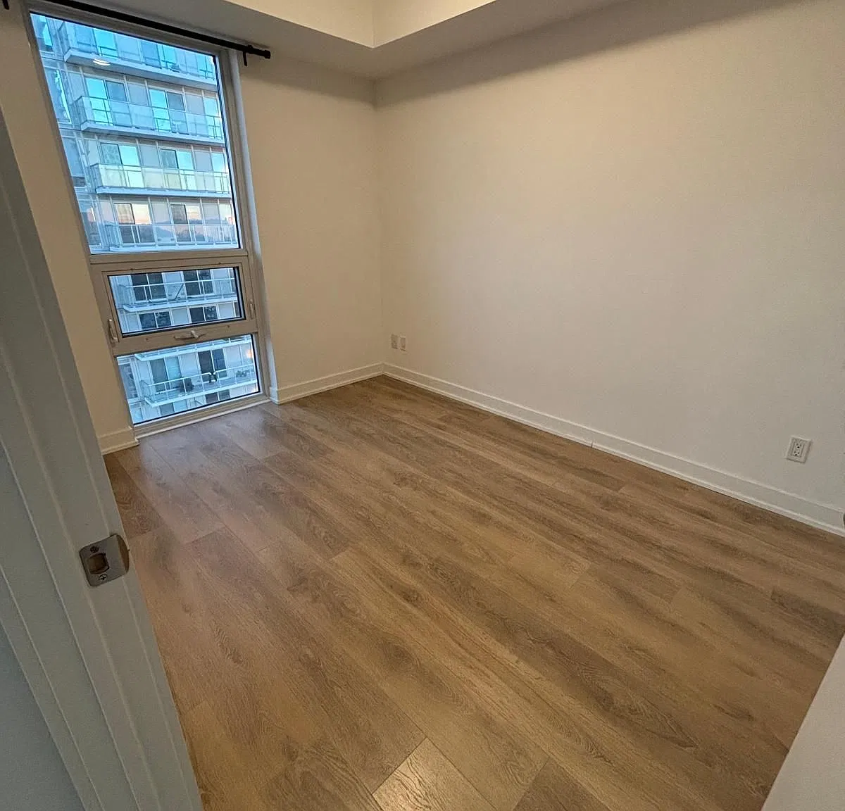 K Square Condos — Photo 3