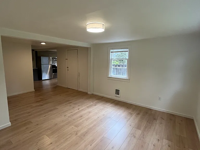 2356 Erlands Point Rd NW — Photo 5