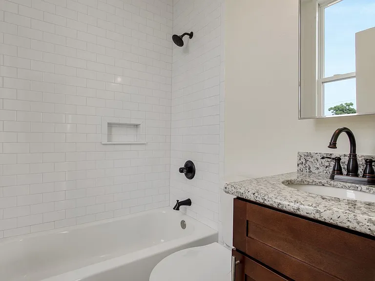 3233 Loyola Ave #5 — Photo 7