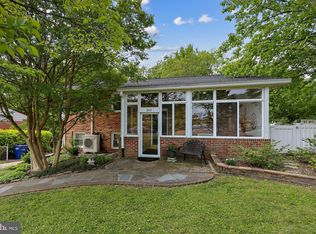 2619 Fairview Dr, Alexandria, VA 22306