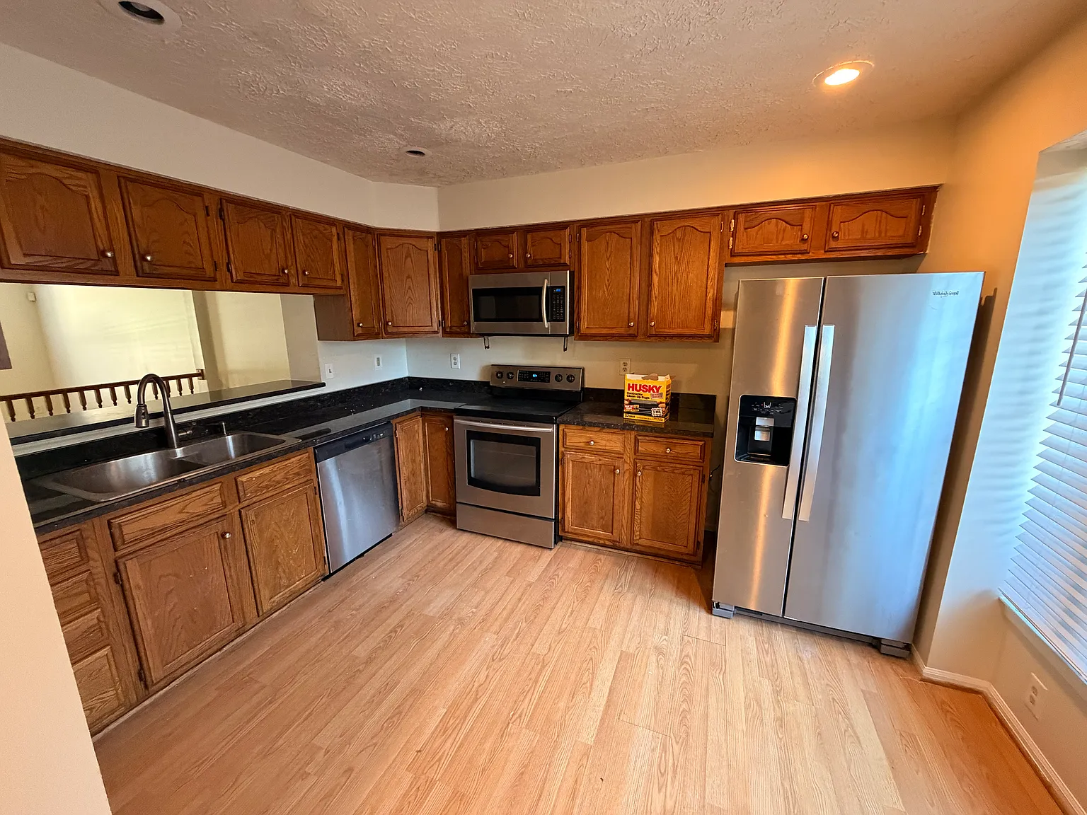 4 bed, 2.5 bath, 2040 sqft, $3,090 — Photo 2