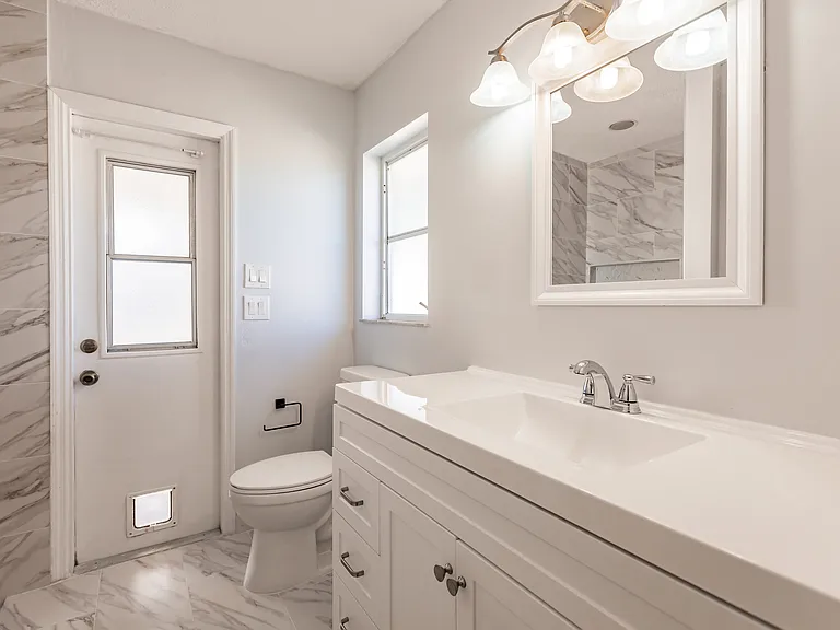 11065 Waterford Ave — Photo 12