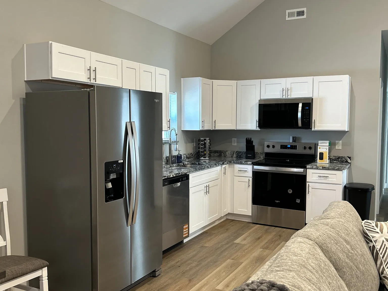 44 N Parkview Avenue - B — Photo 2
