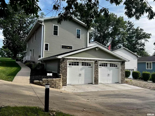 10 Hickory Grv, Macomb, IL 61455