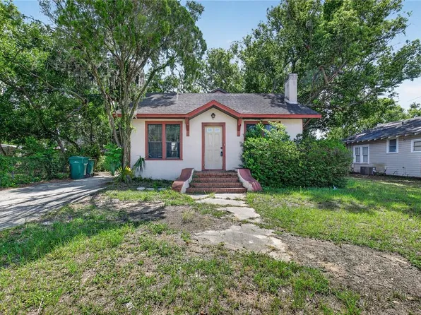 19 E Morningview Dr, Eustis, FL 32726