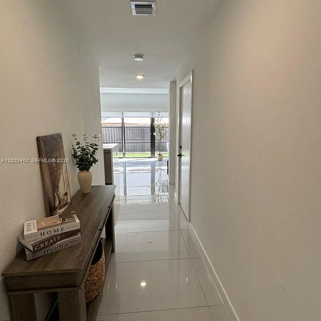 1314 NW 2nd Ln — Photo 4