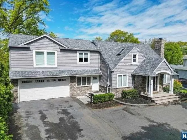 313 N Farview Ave, Paramus, NJ 07652