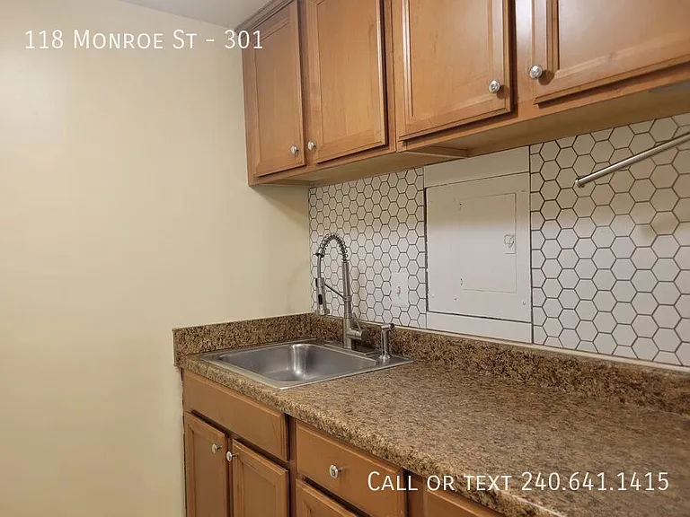 118 Monroe St #301 — Photo 6