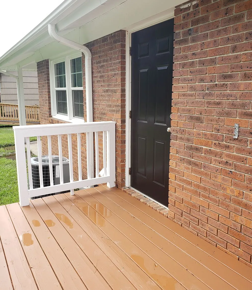 114 Longwood Ln — Photo 3